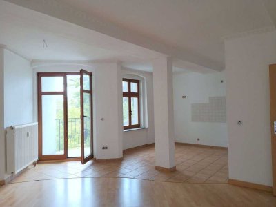 Gemütliche Dachwohnung mit Balkon !
