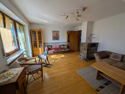 Ansprechende und gepflegte 3-Zimmer-Dachgeschosswohnung mit Balkon in Salzweg