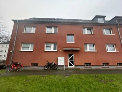 Handwerklich begabt? 2-Zimmer-Erdgeschosswohnung mit Terrasse und Gestaltungspotenzial zum 01.07.