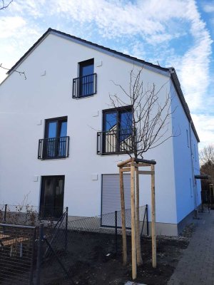 Geschmackvolle 2-Zimmer-Wohnung mit gehobener Innenausstattung mit EBK in München Perlach
