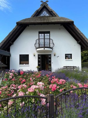 Traumhaftes reetgedecktes Ferienhaus an der Ostsee. Voll möbliert! Provisionsfrei!!