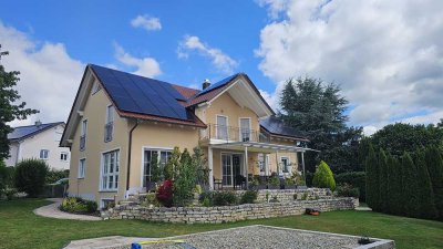 Geräumiges, preiswertes und neuwertiges 8-Raum-Einfamilienhaus mit geh. Innenausstattung und EBK