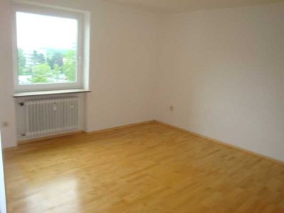 Ruhige und helle 3-Zimmer Wohnung im 6. OG mit Loggia in München-Feldmoching