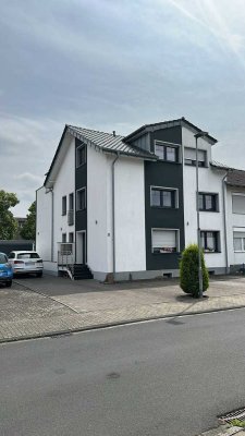 Geschmackvolle 4-Zimmer Wohnung mit großer Sonnenterasse und Gartenanteil in Kerpen