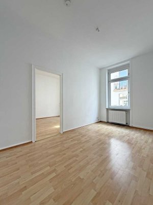 Bezugsfrei und ohne Provision: Helle 2-Zimmer Altbauwohnung im begehrten Rheingauviertel