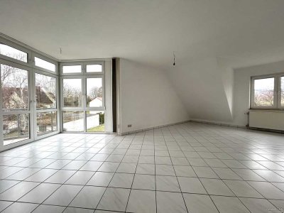 Attraktive Maisonette-Wohnung im Dachgeschoss mit kleinem Balkon und 2 Stellplätzen im Freien