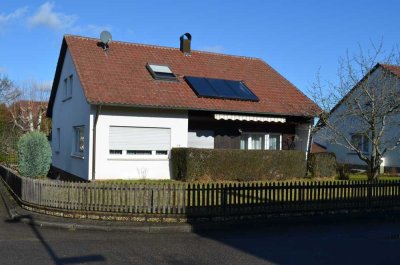 Freistehendes Ein-/Zweifamilienhaus in ruhiger und sonniger Lage in Dettenhausen