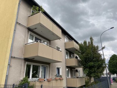 Schöne 2 Zimmere Whg. im 1.OG mit Balkon
