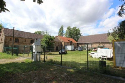 Großes Grundstück mit Bebauung