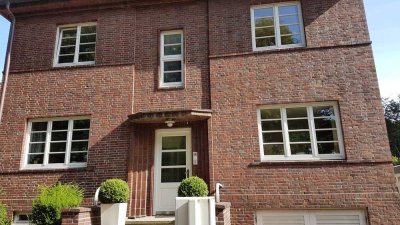 lichtdurchflutete, großzügige 3 Zimmer, Wintergarten, Balkon und Carport mit E-Ladesäule