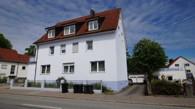 Modernisierte 4 Zimmer-Wohnung mit Balkon