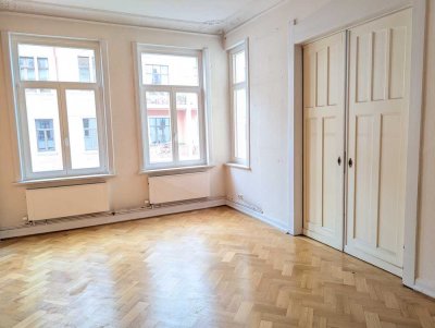 Großzügige Jugendstil-Altbauwohnung im Herzen der List mit 2 Balkonen im 2. OG