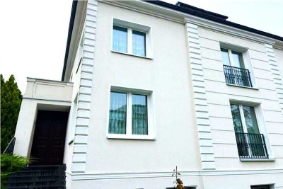Exklusive Villa mit 14 Zimmern - TOP-Ausstatung, 3 Bädern - � 0172/3261193