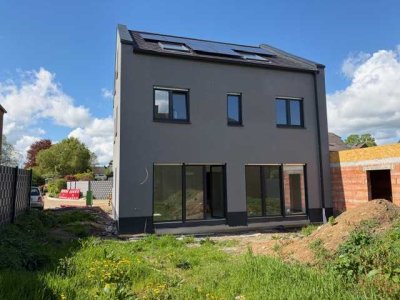 Bergheim- Erstbezug freistehendes Einfamilienhaus mit 180m² Wfl. in guter Lage zur Miete