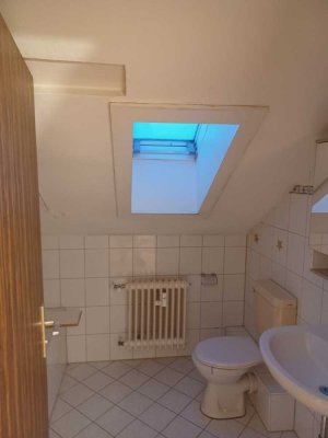 Geschmackvolle 3-Raum-DG-Wohnung mit Einbauküche in Obertshausen