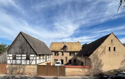 Historischer 3-Seitenhof mit großem Grundstück und viel Potenzial