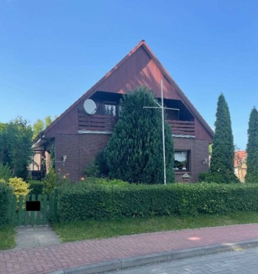 Charmantes Einfamilienhaus mit Garten, Garage und Balkon