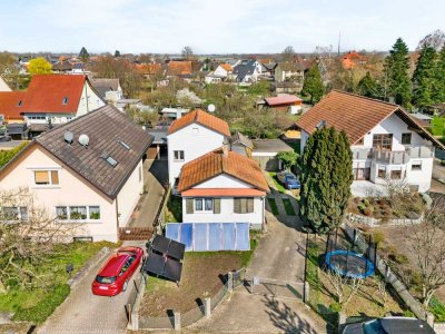 Ideal für junge Familien: Zweifamilienhaus auf großem Grundstück im Zentrum von Lichtenau