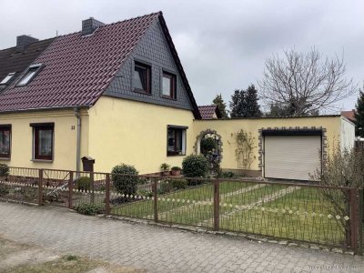 Gemütliches Schmuckkästchen mit großem Garten