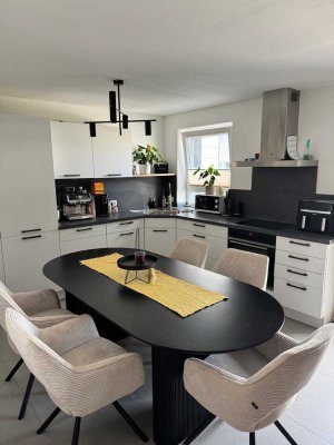 Geschmackvolle, neuwertige 2-Zimmer-EG-Wohnung mit geh. Innenausstattung mit EBK