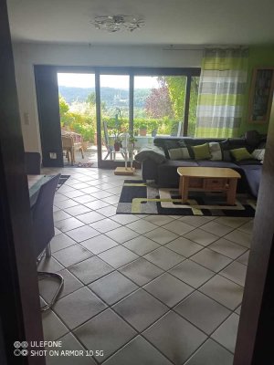 Geschmackvolle, gepflegte 2-Raum-Terrassenwohnung mit geh. Innenausstattung mit Balkon und EBK