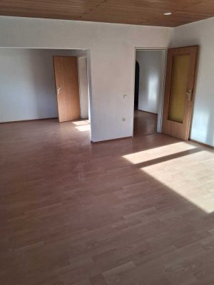 Helle 4-Zimmer Wohnung