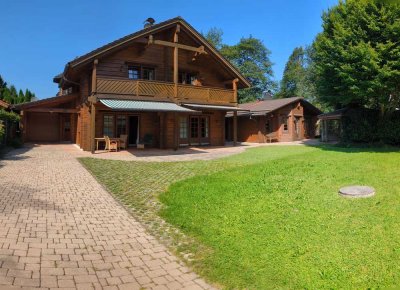 Holz trifft Herz – zwei Häuser, viele Möglichkeiten in bester Lage