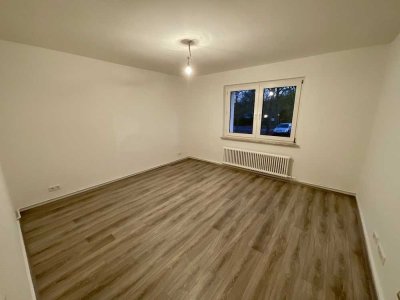Frisch für Sie renoviert! 3-Zimmer-EG-Wohnung mit Tageslichtbad!