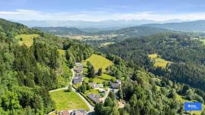 Neuwertiger Bungalow mit XL-Garten und Pool in Ruhelage