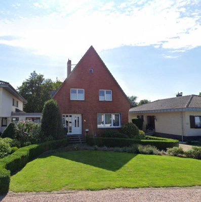 Freistehendes Einfamilienhaus mit Garten