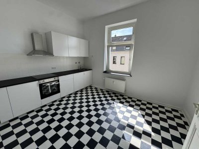 Wunderschöne, kernsanierte, WG-geeignete 4 Zi.-Altbau-Whg. m. Einbauküche zentral in Friedrichstadt!