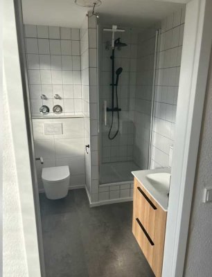 Erstbezug nach Sanierung mit Balkon und EBK: Stilvolle 1-Zimmer-Wohnung mit geh. Innenausstattung