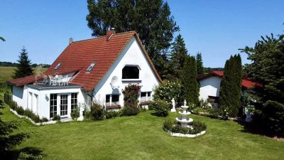 Sonniges Einfamilienhaus mit Einliegerwohnung in Alleinlage!