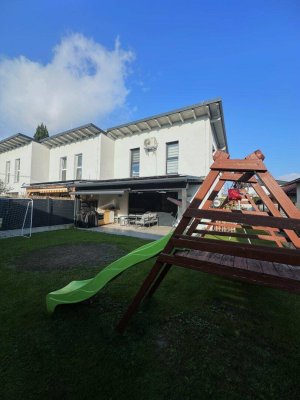 Modernes Reiheneckhaus mit Garten in Mattighofen