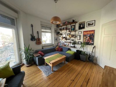 Schöne, teilmöblierte 2-Zimmer-Altbauwohnung mit Balkon zur Zwischenmiete in Karlsruher Südstadt