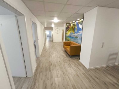 Eigentumswohnung auf 360 m² *** Aufzug *** 8 Zimmer *** komplett eingerichtet *** Kernsaniert ***