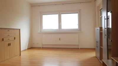 BESICHTIGUNG 29.04. um 16:30 - TERMIN ERFORDERLICH - 2 Zimmer, Loggia, Parkplatz