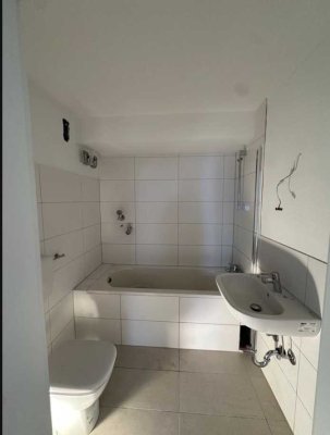 Exklusive 3-Raum-DG-Wohnung mit Balkon in Stuttgart