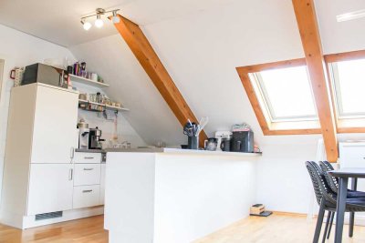 Lichtdurchflutete 2,5-Zimmer Dachgeschosswohnung im Herzen Augsburgs