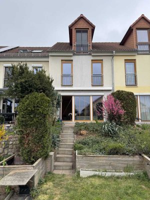 Frisch renoviertes Reihenhaus mit gehobener Innenausstattung