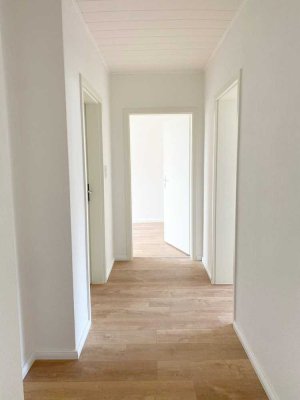 Zweitbezug nach Sanierung! 4-Zimmer-Wohnung mit Balkon zu vermieten!