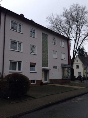 Helle Erdgeschosswohnung mit Balkon