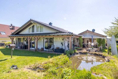 Ganz besonderes Flair auf Traumgrundstück – EFH mit Veranda, Terrasse, Doppelgarage und Carport