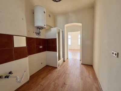 Sonnige Altbau-Garconniere mit tollem Ausblick