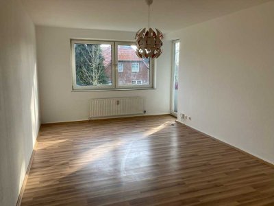 Gut angebundene 2-Zimmer Wohnung mit Süd-Balkon in Pinneberg!