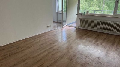 Neu renovierte 4-Zimmer-Wohnung in direkter Nähe des Gewerbegebietes West in Kaiserslautern