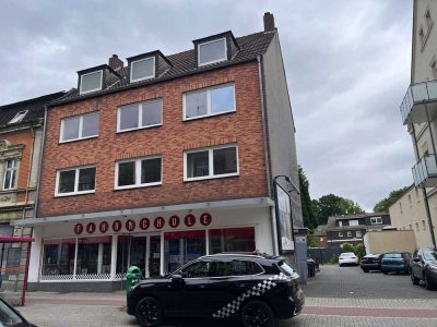 Entwicklungspotenzial! Wohn- und Geschäftshaus mit einem Anbau und Garagen in zentraler Lage!