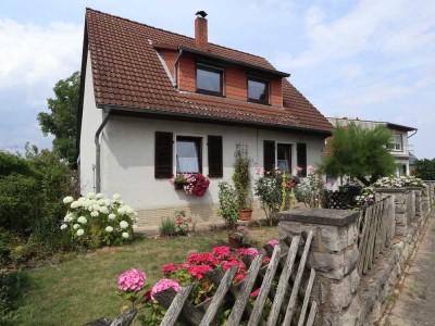 Gepflegtes Einfamilienhaus auf großem teilbarem Grundstück!