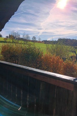 Helle 3-Zimmer Dachgeschosswohnung in Halfing mit Balkon