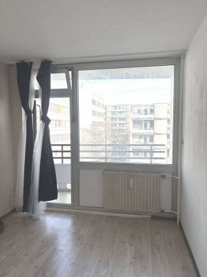 Helles Appartement mit Balkon in Zollstock!